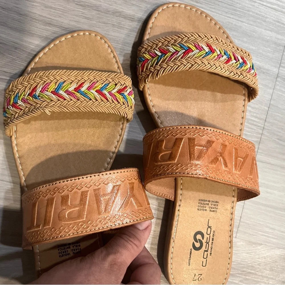 NWOT Artesanal made in MEXICO NAYARIT Colorful Sandals with‎ Tan Accents